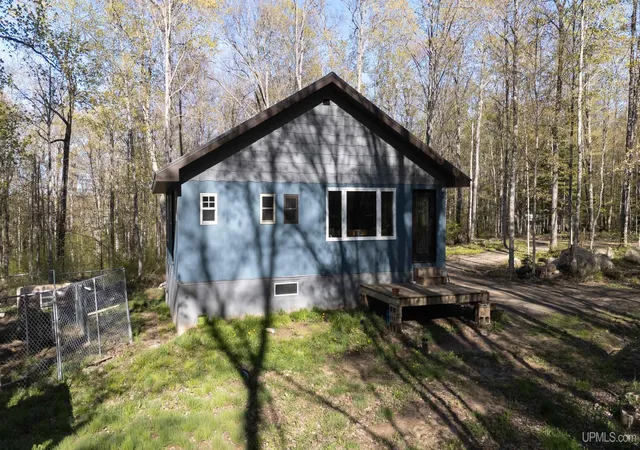 Homes for sale in Crystal Falls, MI | 549 Sheltrow Rd, Crystal Falls, MI 49920 | MLS# 50209587