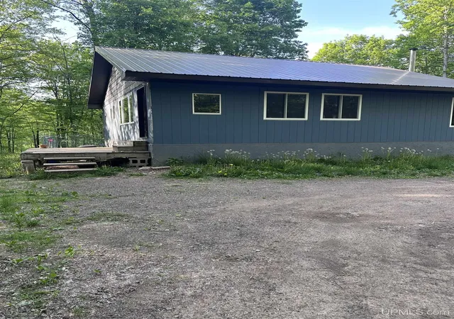 Homes for sale in Crystal Falls, MI | 549 Sheltrow Rd, Crystal Falls, MI 49920 | MLS# 50209587