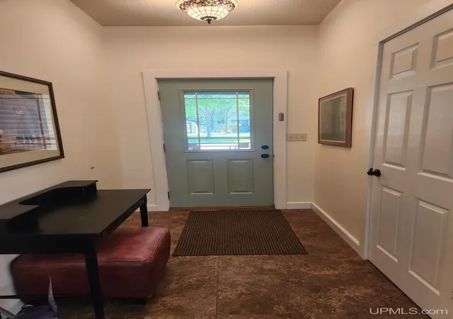 Photo 2 of Sale Pending at 1630 Center St, Marquette, MI 49855 | MLS# 50214571 | Listing updated on 2026-08-14