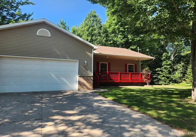Photo 37 of Sale Pending at 1630 Center St, Marquette, MI 49855 | MLS# 50214571 | Listing updated on 2026-08-14
