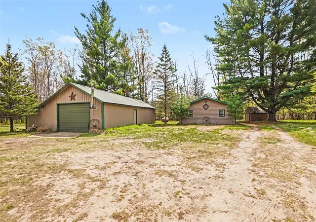 Homes for sale in Evart, MI | 11435 Woodland Dr, Evart, MI 49631 | MLS# 70531346