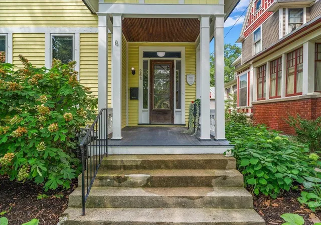 Photo 3 of Sale Pending at 265 Union Ave, Grand Rapids, MI 49503 | MLS# 70553917 | Listing updated on 2026-08-31