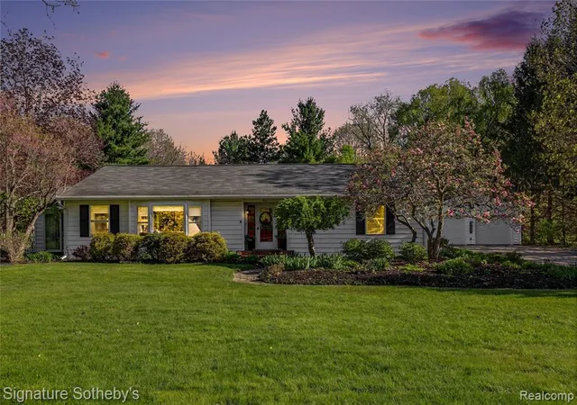 Homes for sale in Belding, MI | 610 W Ellis Ave, Belding, MI 48809 | MLS# 60993329