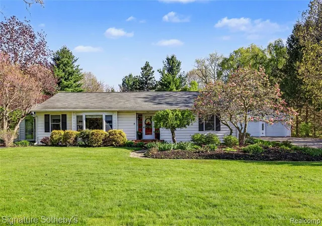 Homes for sale in Belding, MI | 610 W Ellis Ave, Belding, MI 48809 | MLS# 60993329