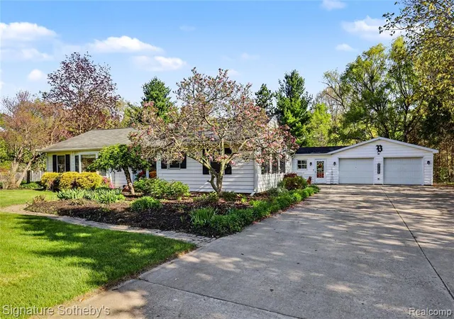 Homes for sale in Belding, MI | 610 W Ellis Ave, Belding, MI 48809 | MLS# 60993329