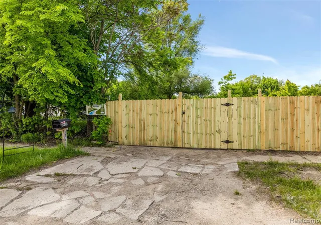 Photo 3 of Single family home for sale at 1636 Lawrence St, Detroit, MI 48206 1519 | MLS# 61025263 | Listing updated on 2026-09-15