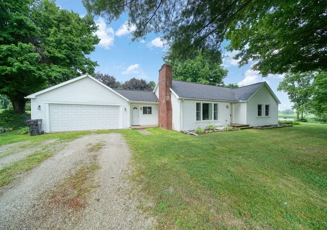 Photo 3 of Single family home for sale at 8470 Moscow Rd, Jerome, MI 49249 | MLS# 70482284 | Listing updated on 2025-10-16