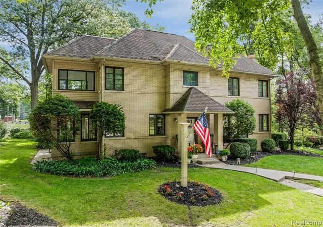 3rd image of 21071 Thorofare Rd, Grosse Ile, MI 48138 | MLS# 60932326