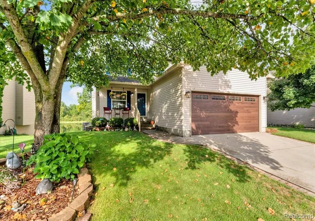 Photo 3 of Sale Pending at 415 Mill Pond Dr, Fenton, MI 48430 2335 | MLS# 61024767 | Listing updated on 2026-09-12