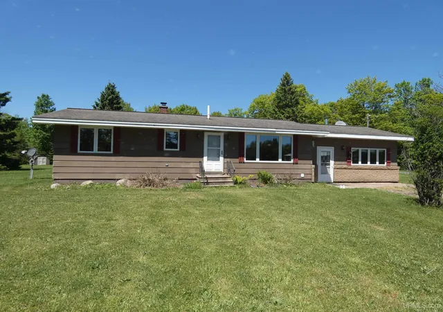 Homes for sale in Bessemer, MI | 6386 E Wood Ln, Bessemer, MI 49911 | MLS# 50210274