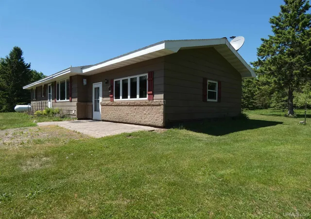 Homes for sale in Bessemer, MI | 6386 E Wood Ln, Bessemer, MI 49911 | MLS# 50210274