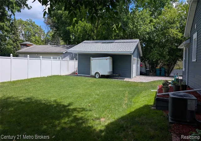 33rd image of 301 Mill St, Flushing, MI 48433 | MLS# 61004184