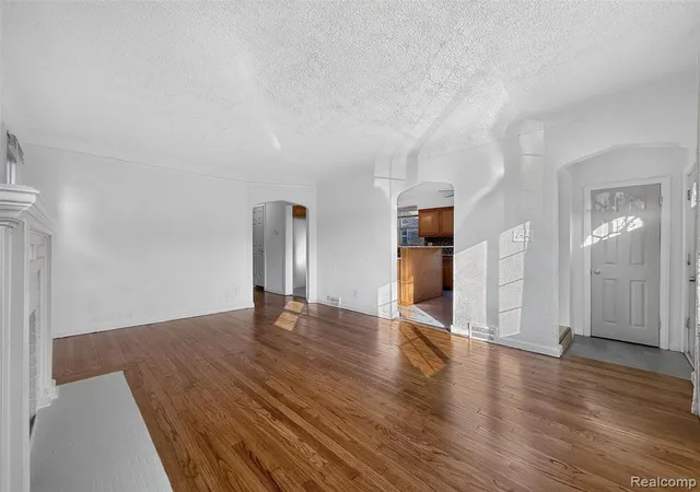 Photo 3 of Single family home for sale at 5566 Lakepointe St, Detroit, MI 48224 3011 | MLS# 61007202 | Listing updated on 2026-10-15