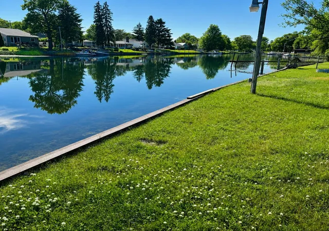 2nd image of 141 Bay Shore Dr, Bay City, MI 48706 | MLS# 50210537