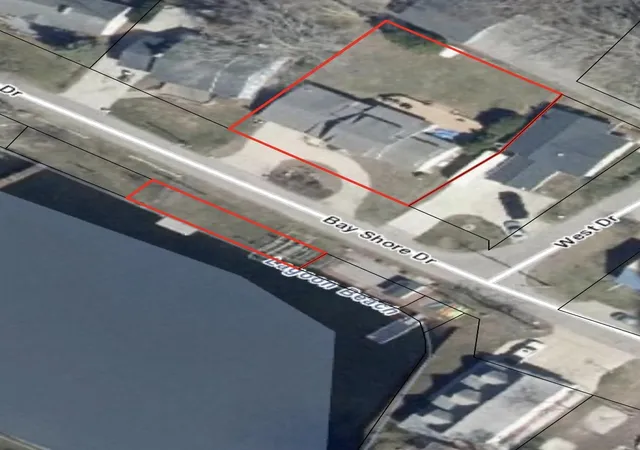 4th image of 141 Bay Shore Dr, Bay City, MI 48706 | MLS# 50210537