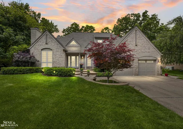 Photo 1 of Single Family Residence at 25963 Ridgewood Dr, Farmington Hills, MI 48336 | MLS# 50212602 |  | Sold on 2026-08-05