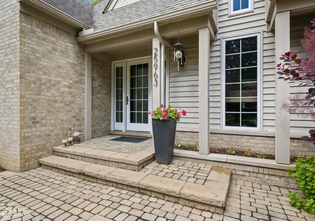 Photo 2 of Single Family Residence at 25963 Ridgewood Dr, Farmington Hills, MI 48336 | MLS# 50212602 |  | Sold on 2026-08-05