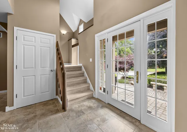 Photo 4 of Single Family Residence at 25963 Ridgewood Dr, Farmington Hills, MI 48336 | MLS# 50212602 |  | Sold on 2026-08-05