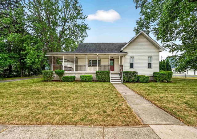 Photo 2 of Sale Pending at 621 W Saginaw St, Hemlock, MI 48626 | MLS# 50215331 | Listing updated on 2026-07-20
