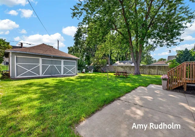 Photo 3 of Single family home for sale at 532 Jackson Ave, Grand Haven, MI 49417 | MLS# 70554117 | Listing updated on 2026-08-31