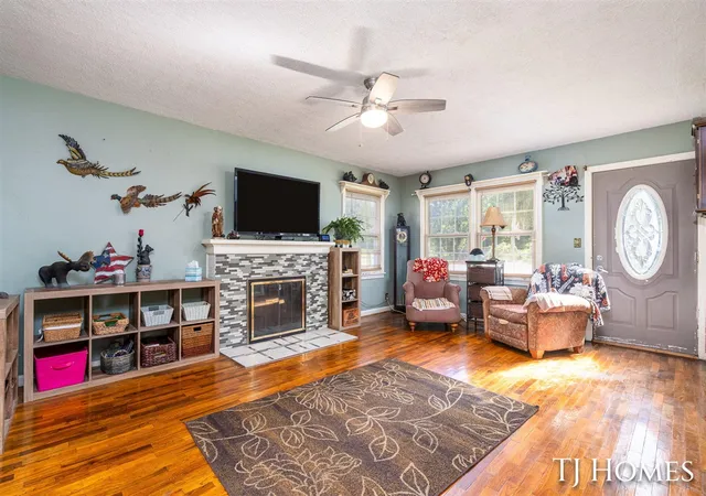 Photo 3 of Sale Pending at 281 N Main St, Casnovia, MI 49318 | MLS# 70553927 | Listing updated on 2026-09-11