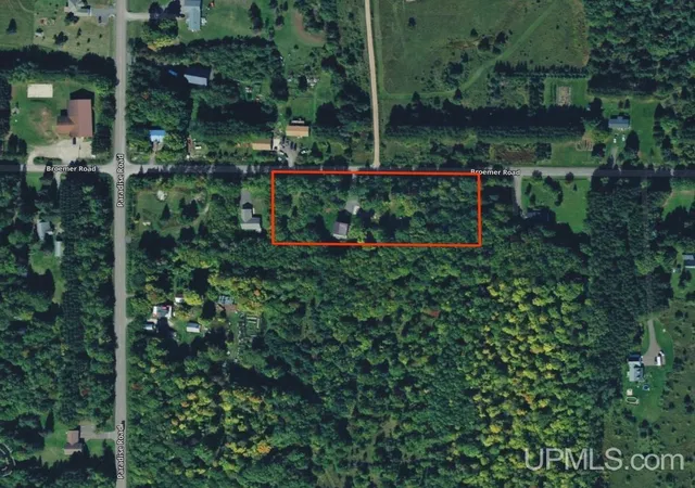 Homes for sale in Chassell, MI | 21123 Broemer Rd, Chassell, MI 49916 | MLS# 50213674