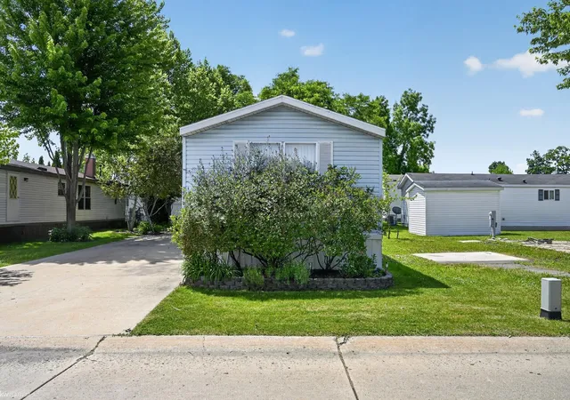 2nd image of 14278 Bronte Dr, Shelby Township, MI 48315 | MLS# 50214505