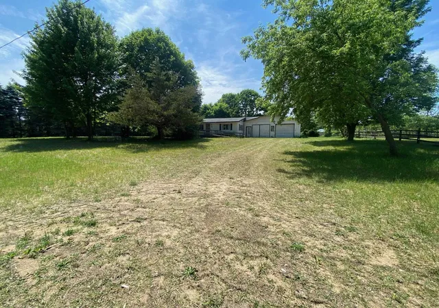 Homes for sale in Weidman, MI | 1961 Country Ln, Weidman, MI 48893 | MLS# 80069563