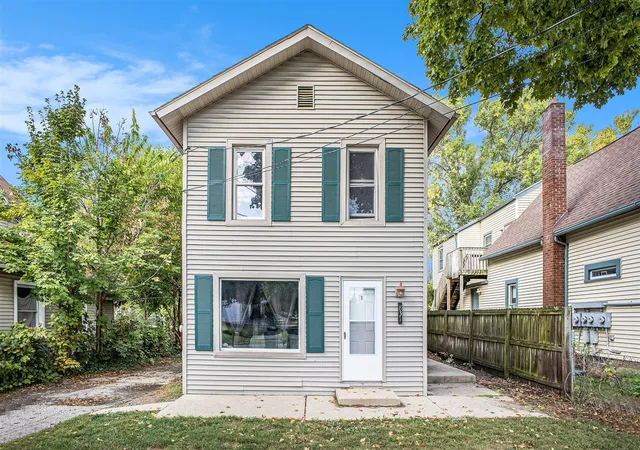 Homes for sale in Lansing, MI | 831 Vine St, Lansing, MI 48912 | MLS# 70532912