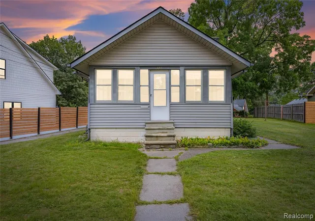 Photo 1 of Sale Pending at 328 Romeo Rd, Rochester, MI 48307 1560 | MLS# 61025526 | Listing updated on 2026-09-15