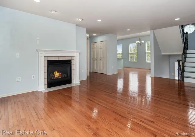 3rd image of 6963 Edgewater Dr, Troy, MI 48085 | MLS# 60997016