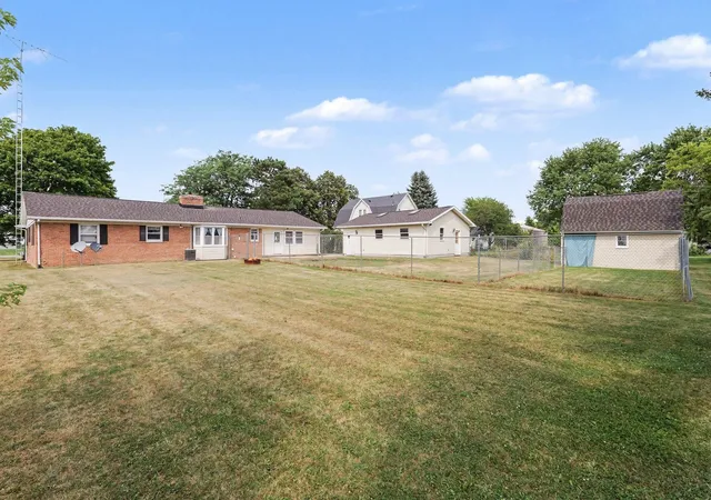 Photo 2 of Single family home for sale at 4925 W Freeland Rd, Saginaw, MI 48604 | MLS# 50218797 | Listing updated on 2026-09-11