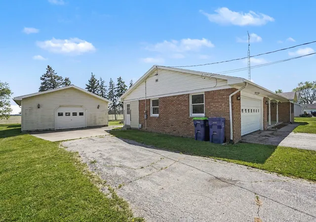 Photo 3 of Single family home for sale at 4925 W Freeland Rd, Saginaw, MI 48604 | MLS# 50218797 | Listing updated on 2026-09-11