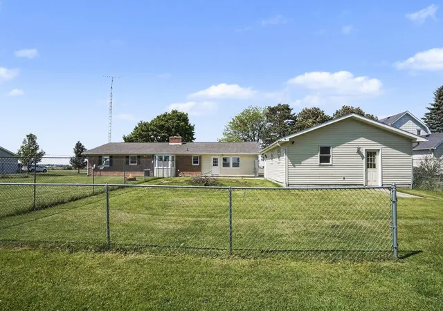 Photo 4 of Single family home for sale at 4925 W Freeland Rd, Saginaw, MI 48604 | MLS# 50218797 | Listing updated on 2026-09-11