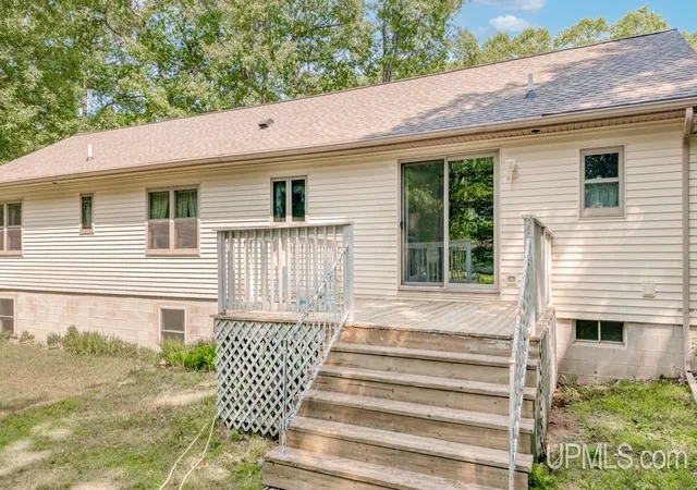 4th image of 9 Weston Ave, Gladstone, MI 49837 | MLS# 50216221