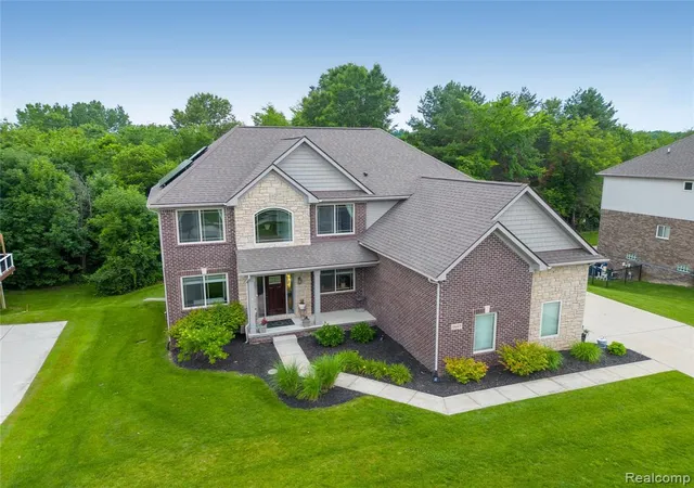 3rd image of 9665 Windsor Ln, Clarkston, MI 48348 | MLS# 61010371