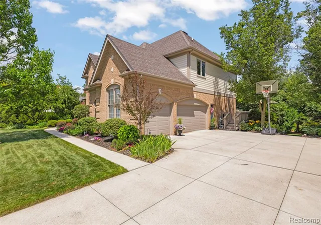 Photo 3 of Single family home for sale at 12106 Deer Crk Run, Plymouth, MI 48170 2863 | MLS# 61007559 | Listing updated on 2026-10-13