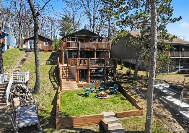 Homes for sale in Harrison, MI | 1360 Hillcrest St, Harrison, MI 48625 | MLS# 60987452