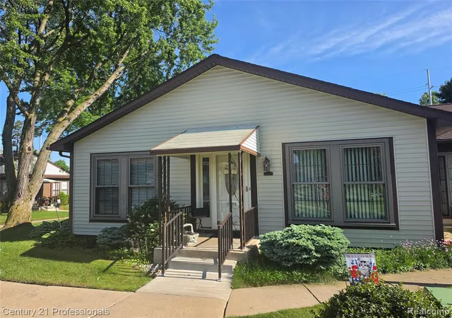 Homes for sale in Plymouth, MI | 40318 Newport Dr, Plymouth, MI 48170 | MLS# 61005082