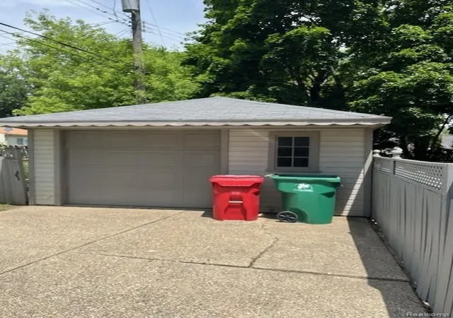 Photo 3 of Single family home for sale at 14627 Agnes Ave, Eastpointe, MI 48021 2807 | MLS# 61006986 | Listing updated on 2026-08-31