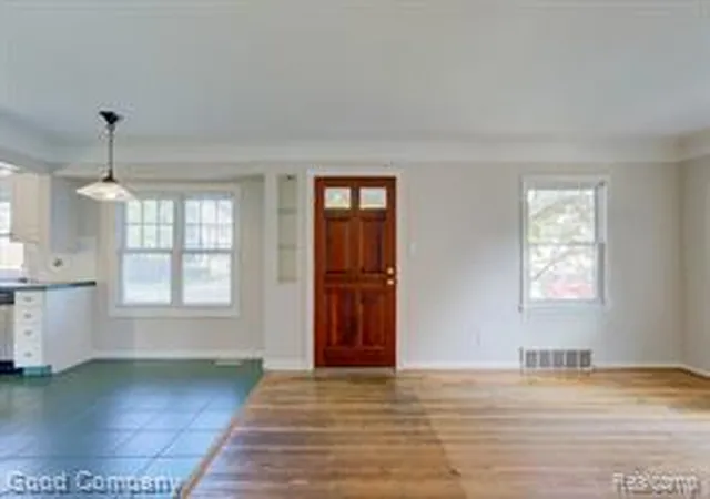 Homes for sale in Berkley, MI | 1800 Cummings Ave, Berkley, MI 48072 | MLS# 61008323