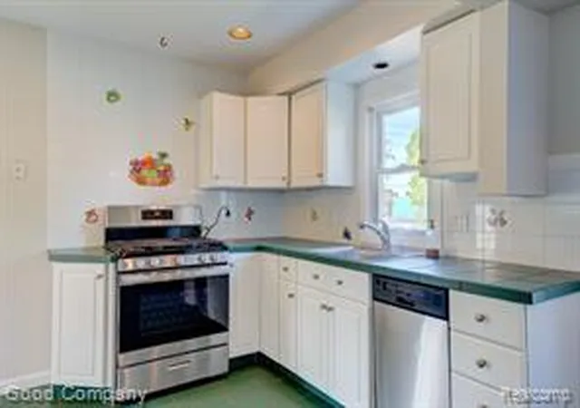 Homes for sale in Berkley, MI | 1800 Cummings Ave, Berkley, MI 48072 | MLS# 61008323