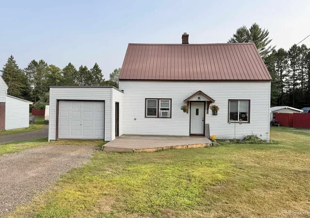 Photo 1 of Single family home for sale at 5251 E Sunset Rd, Ironwood, MI 49938 | MLS# 50217951 | Listing updated on 2026-10-06