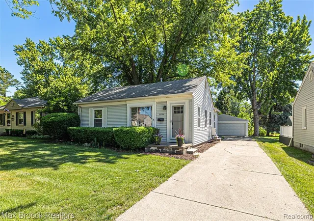 Homes for sale in Farmington, MI | 22728 Violet St, Farmington, MI 48336 | MLS# 61002838