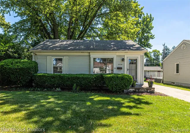 Homes for sale in Farmington, MI | 22728 Violet St, Farmington, MI 48336 | MLS# 61002838