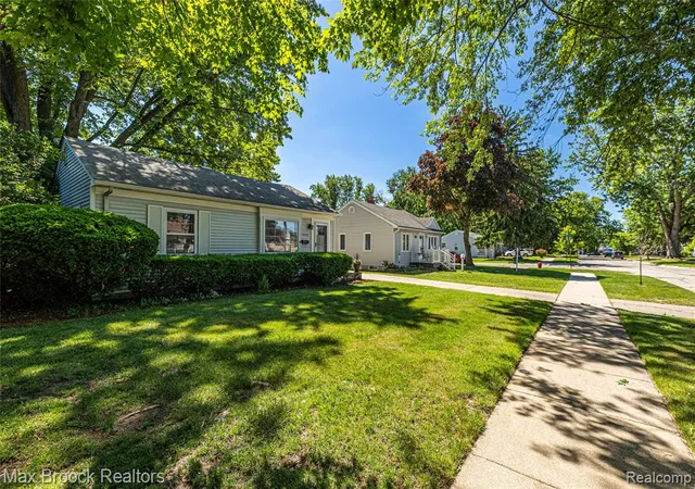 Homes for sale in Farmington, MI | 22728 Violet St, Farmington, MI 48336 | MLS# 61002838