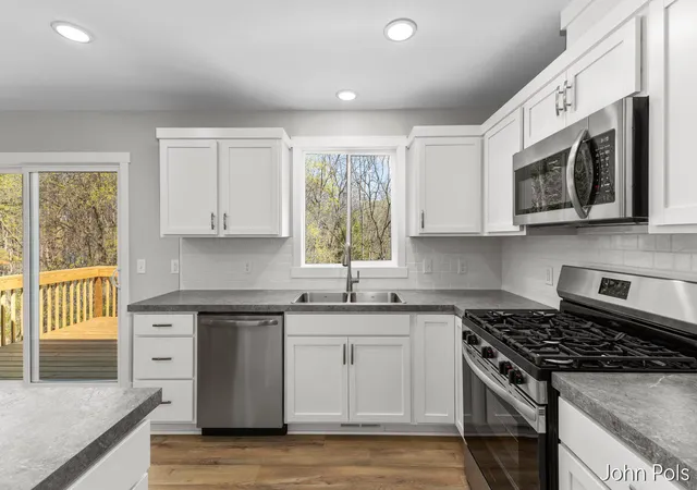2nd image of 726 S Lincoln St, Greenville, MI 48838 | MLS# 70526632