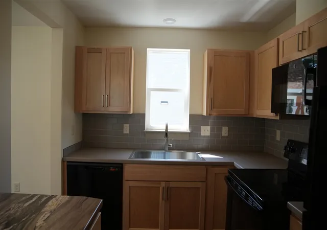 Photo 3 of Single family home for sale at 2107 Linden Ave, Grand Rapids, MI 49507 | MLS# 70486869 | Listing updated on 2026-08-11