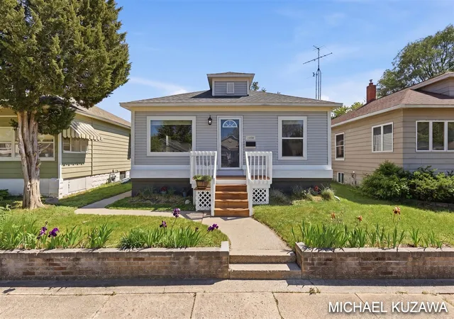 Homes for sale in Grand Haven, MI | 1438 Pennoyer Ave, Grand Haven, MI 49417 | MLS# 70535511