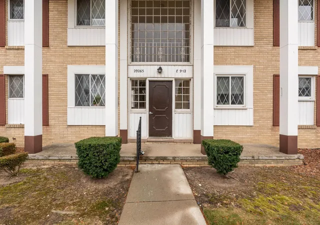 3rd image of 29265 Hayes Rd, Macomb, MI 48088